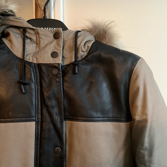 Danier winter jacket - down feather - Picture 2 of 7